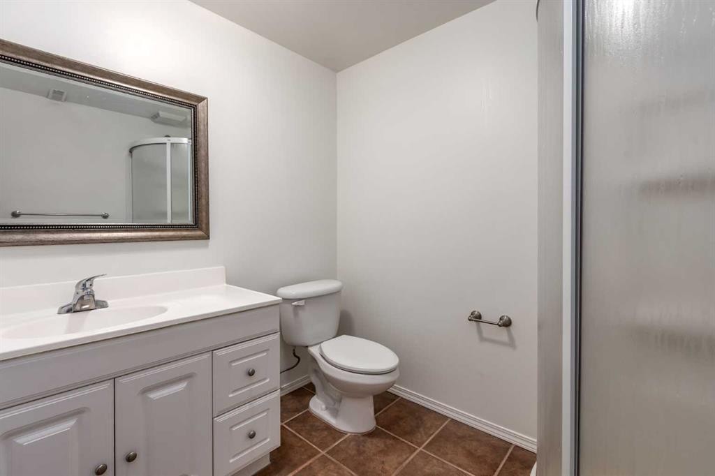 









5625


Silverdale

Drive Northwest, 31,
Calgary,




AB
T3B 4N5

