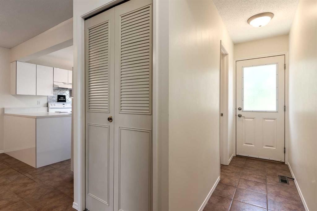 









5625


Silverdale

Drive Northwest, 31,
Calgary,




AB
T3B 4N5


