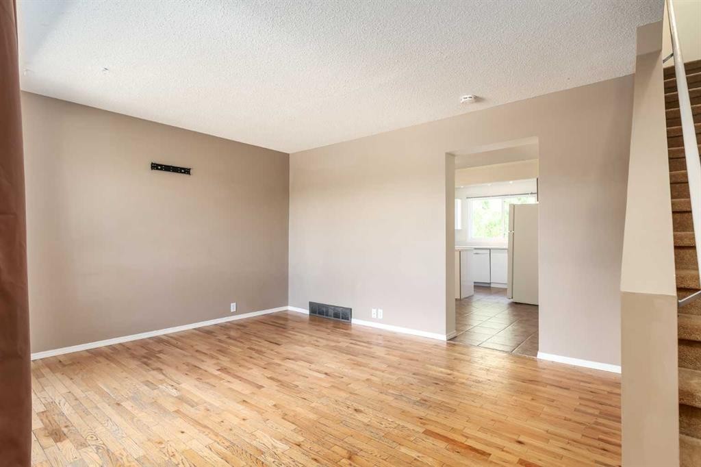









5625


Silverdale

Drive Northwest, 31,
Calgary,




AB
T3B 4N5

