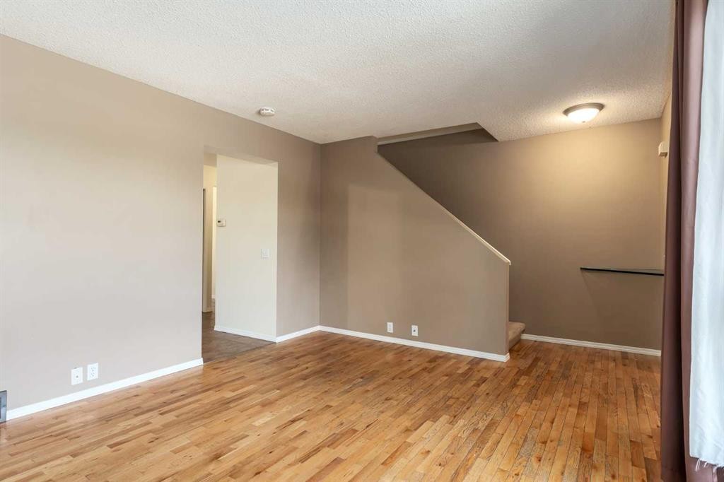 









5625


Silverdale

Drive Northwest, 31,
Calgary,




AB
T3B 4N5

