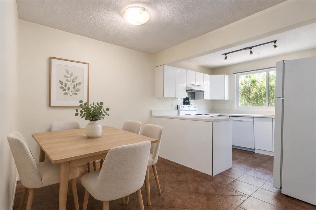 









5625


Silverdale

Drive Northwest, 31,
Calgary,




AB
T3B 4N5

