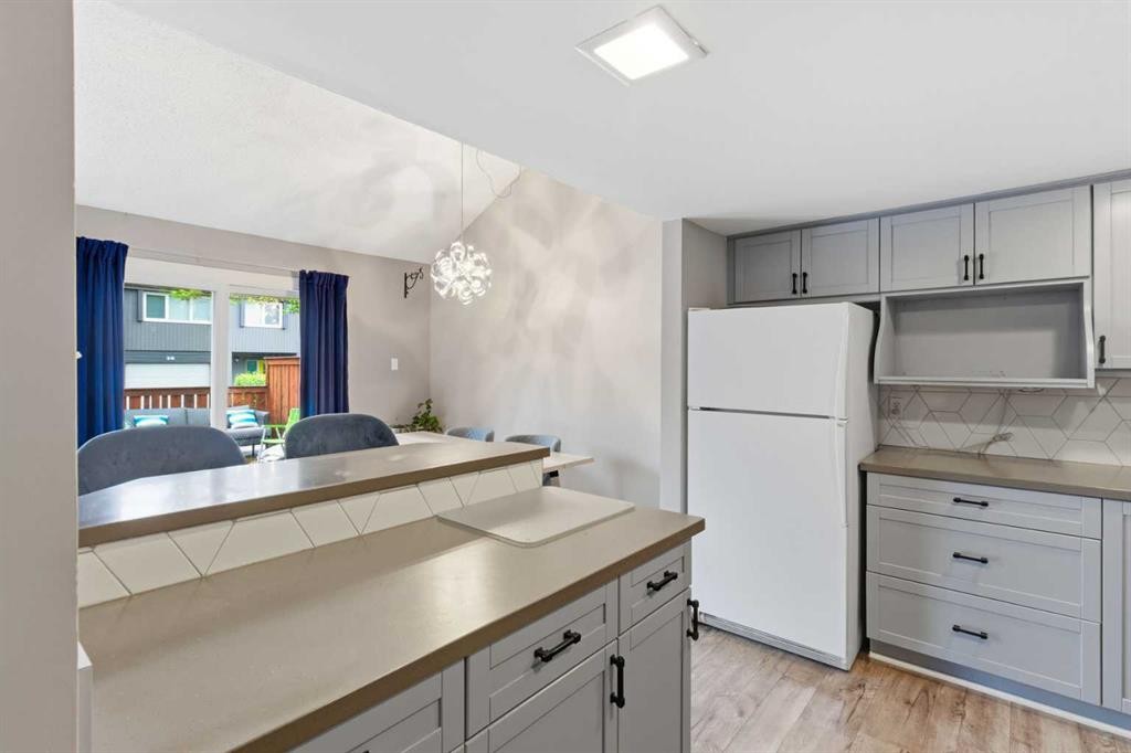 









2225


Oakmoor

Drive Southwest, 57,
Calgary,




AB
T2V 4N6

