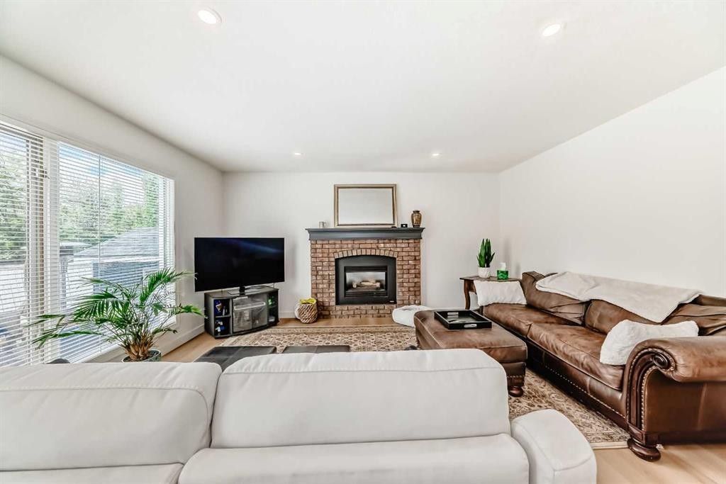 









163


Shannon

Circle Southwest,
Calgary,




AB
T2Y 2L1

