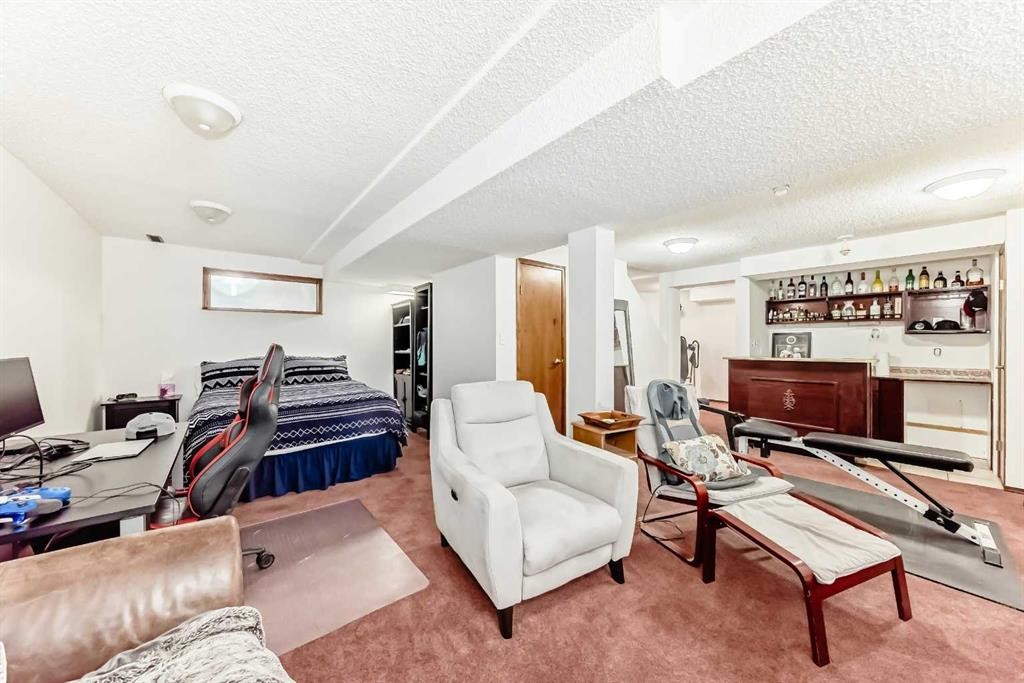 









163


Shannon

Circle Southwest,
Calgary,




AB
T2Y 2L1

