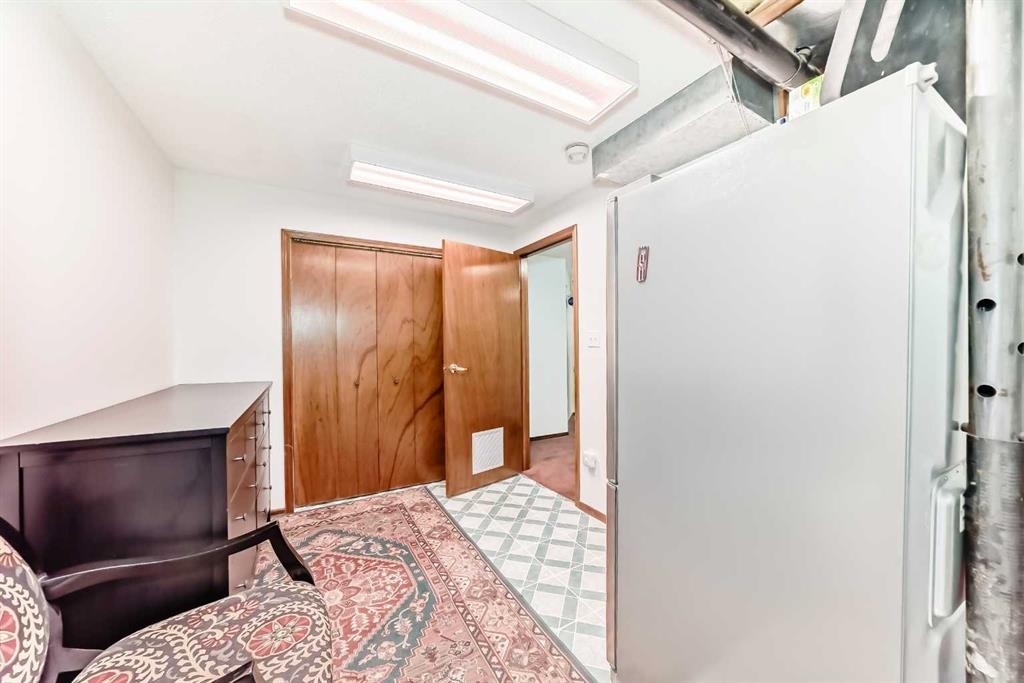 









163


Shannon

Circle Southwest,
Calgary,




AB
T2Y 2L1

