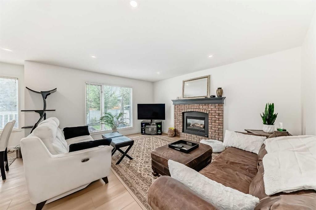 









163


Shannon

Circle Southwest,
Calgary,




AB
T2Y 2L1

