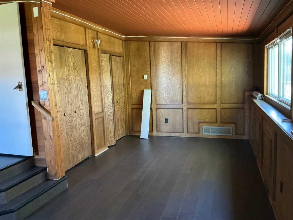 









299


3rd

Avenue Southeast,
Diamond Valley,




AB
T0L 0H0

