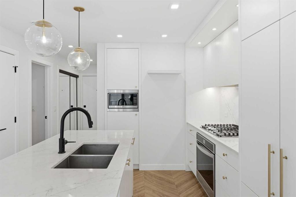 









8445


Broadcast

Avenue Southwest, 307,
Calgary,




AB
T3H 6B6

