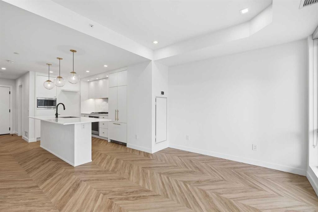 









8445


Broadcast

Avenue Southwest, 307,
Calgary,




AB
T3H 6B6

