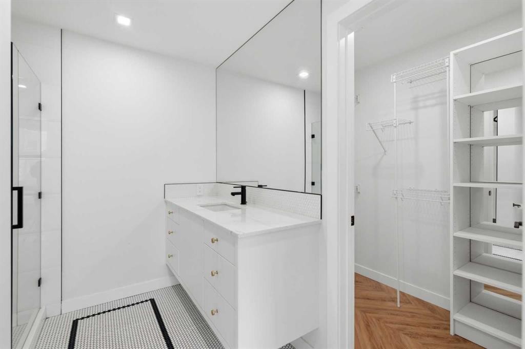 









8445


Broadcast

Avenue Southwest, 307,
Calgary,




AB
T3H 6B6

