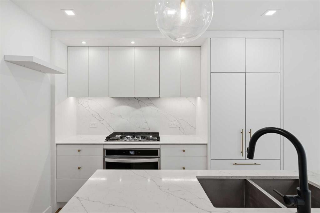 









8445


Broadcast

Avenue Southwest, 307,
Calgary,




AB
T3H 6B6

