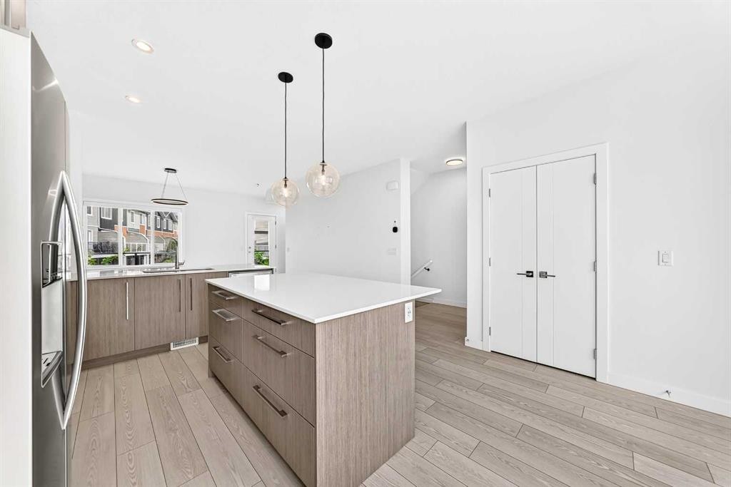 









335


Creekside

Boulevard Southwest, 802,
Calgary,




AB
T2X 5L1


