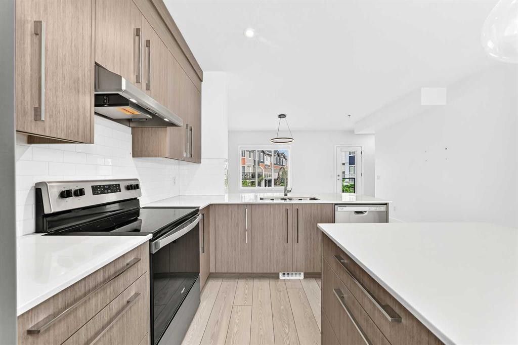 









335


Creekside

Boulevard Southwest, 802,
Calgary,




AB
T2X 5L1

