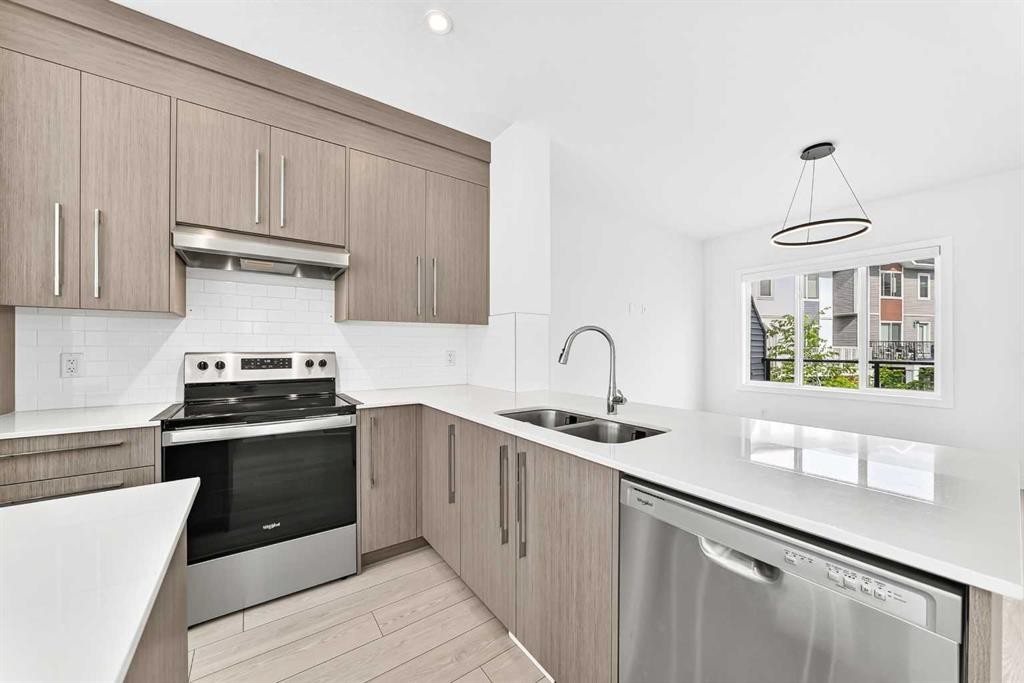 









335


Creekside

Boulevard Southwest, 802,
Calgary,




AB
T2X 5L1

