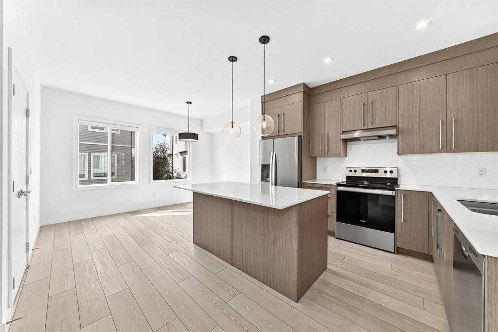 









335


Creekside

Boulevard Southwest, 802,
Calgary,




AB
T2X 5L1

