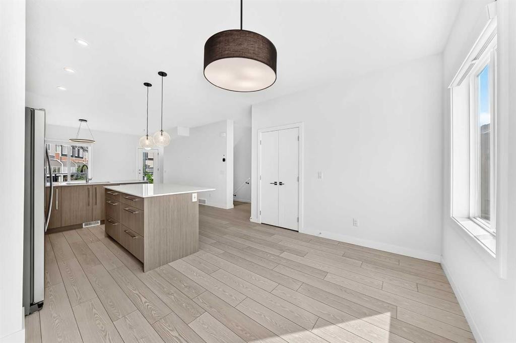 









335


Creekside

Boulevard Southwest, 802,
Calgary,




AB
T2X 5L1

