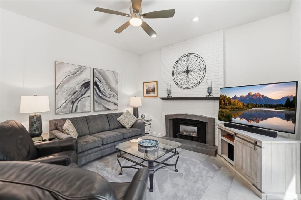 









124


Cantrell

Place Southwest,
Calgary,




AB
T2W1X2

