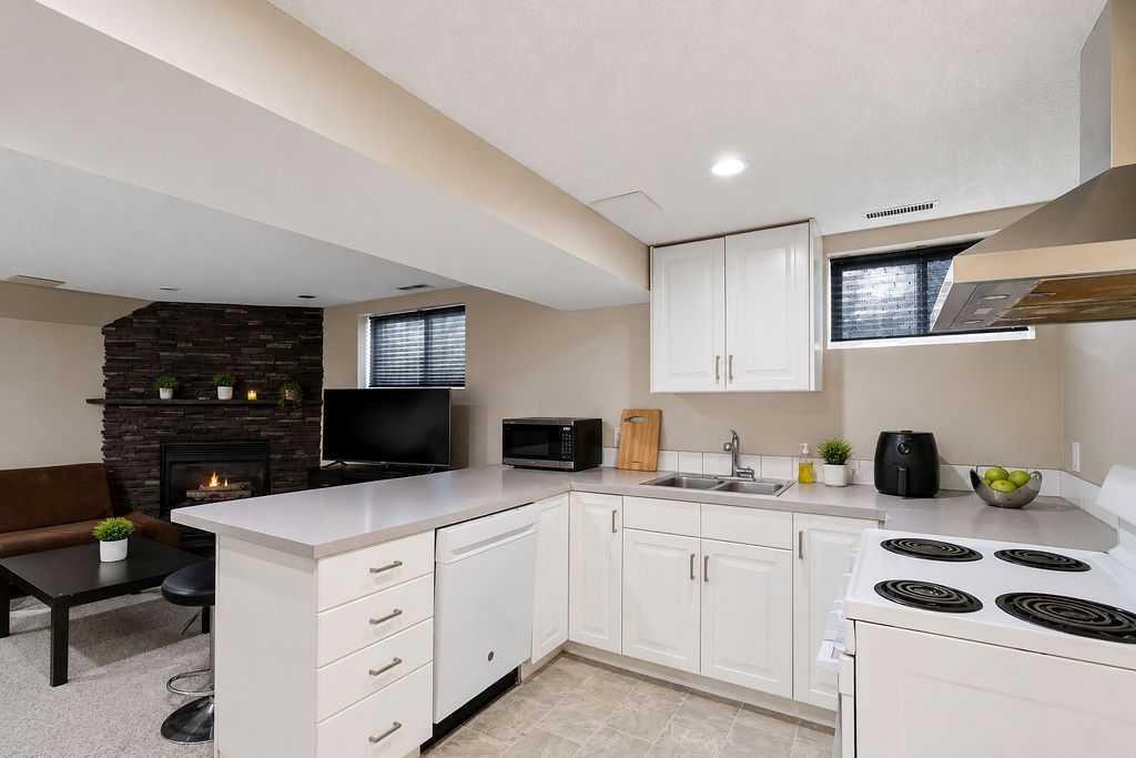 









2808


19

Street Northwest,
Calgary,




AB
T2M 3V8

