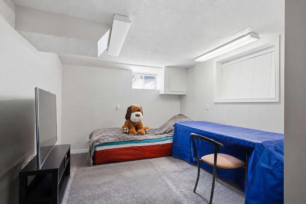 









2808


19

Street Northwest,
Calgary,




AB
T2M 3V8

