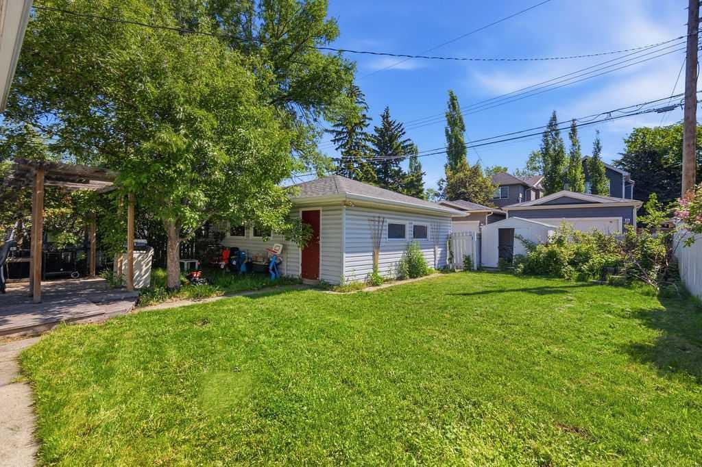 









2808


19

Street Northwest,
Calgary,




AB
T2M 3V8

