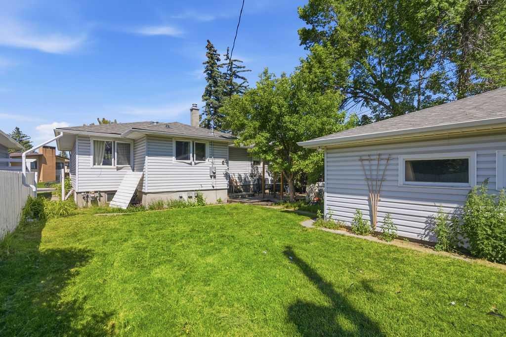 









2808


19

Street Northwest,
Calgary,




AB
T2M 3V8

