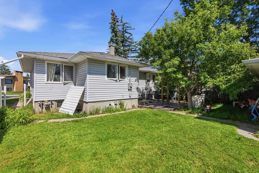 









2808


19

Street Northwest,
Calgary,




AB
T2M 3V8

