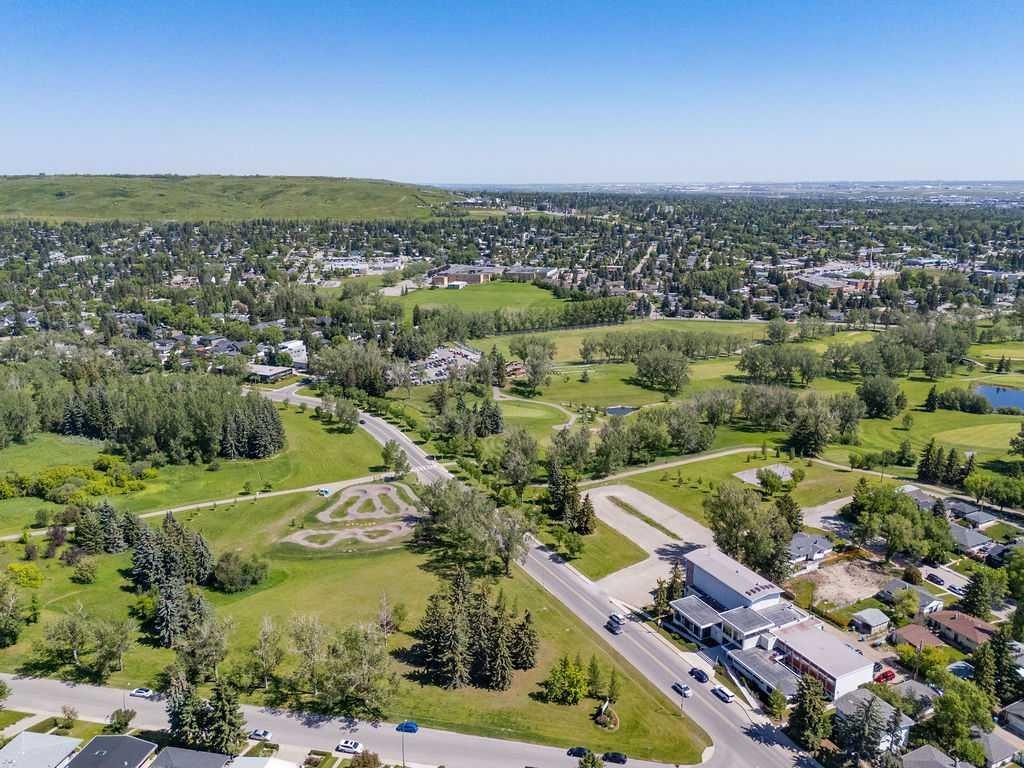 









2808


19

Street Northwest,
Calgary,




AB
T2M 3V8

