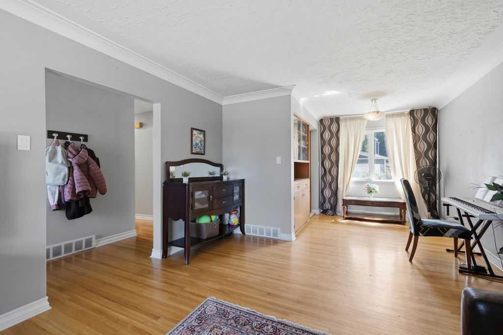 









2808


19

Street Northwest,
Calgary,




AB
T2M 3V8

