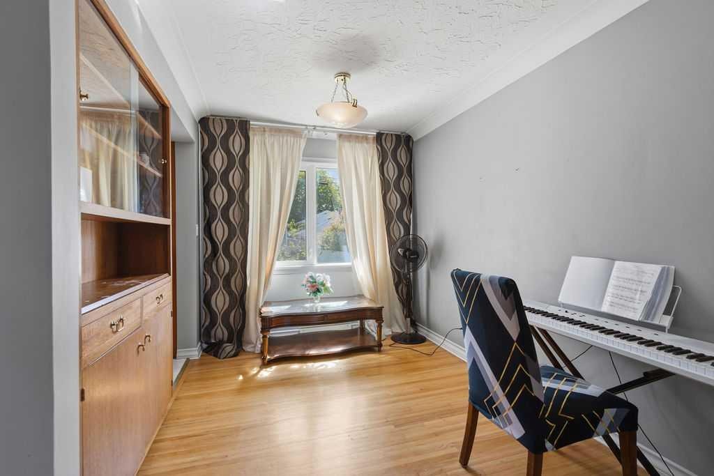 









2808


19

Street Northwest,
Calgary,




AB
T2M 3V8

