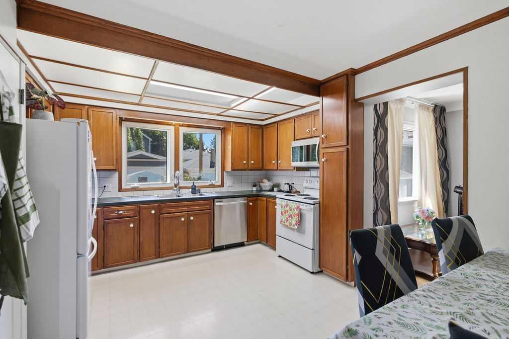 









2808


19

Street Northwest,
Calgary,




AB
T2M 3V8

