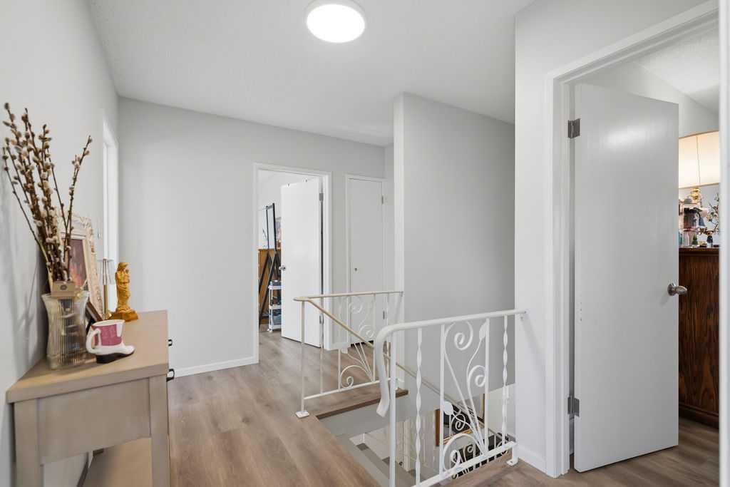 









2812


19

Street Northwest,
Calgary,




AB
T2M 3V8

