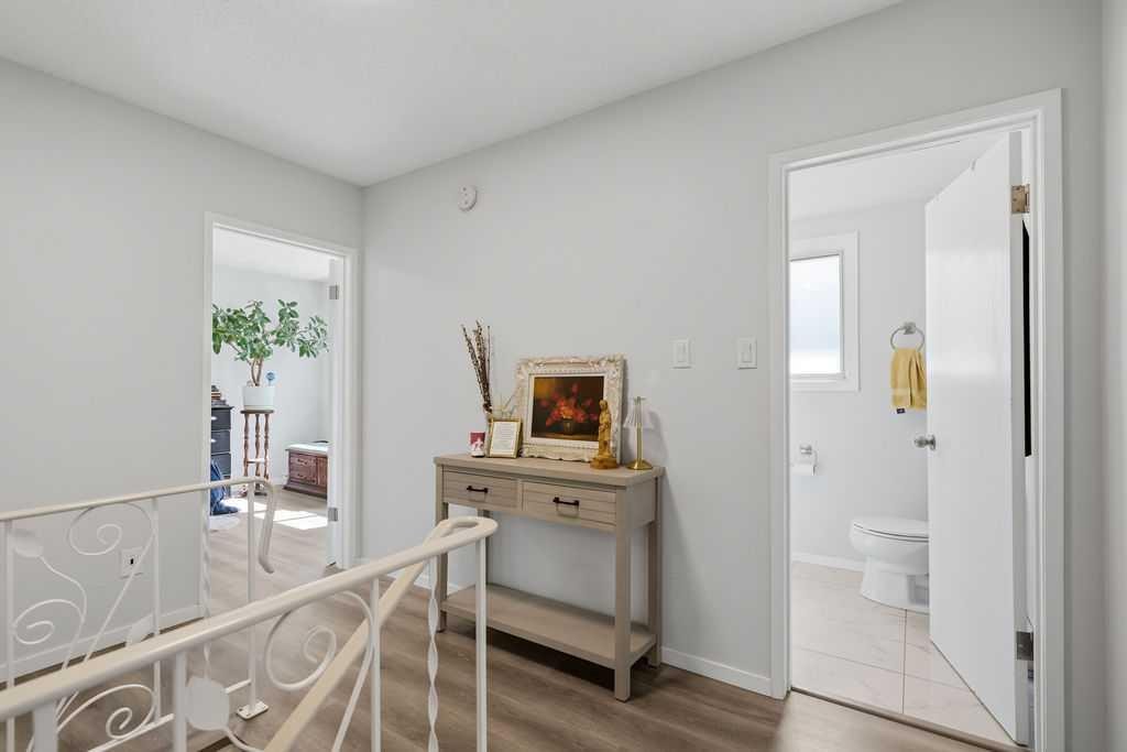 









2812


19

Street Northwest,
Calgary,




AB
T2M 3V8

