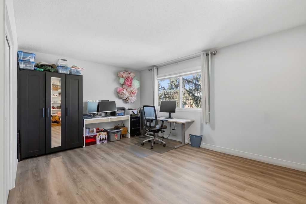 









2812


19

Street Northwest,
Calgary,




AB
T2M 3V8

