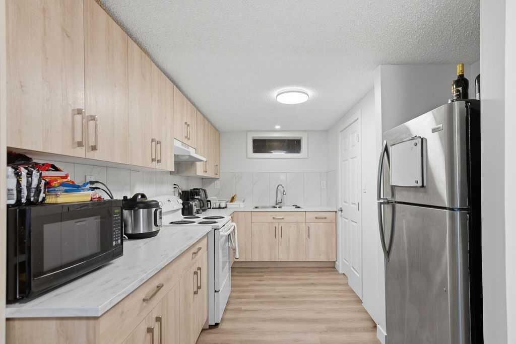 









2812


19

Street Northwest,
Calgary,




AB
T2M 3V8

