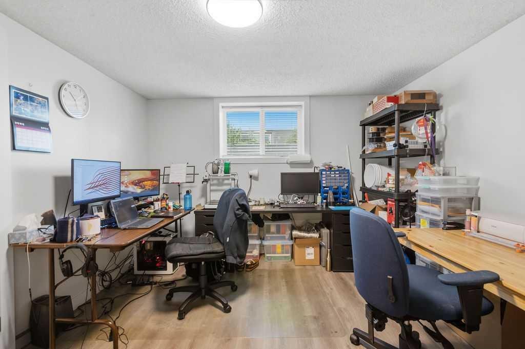 









2812


19

Street Northwest,
Calgary,




AB
T2M 3V8

