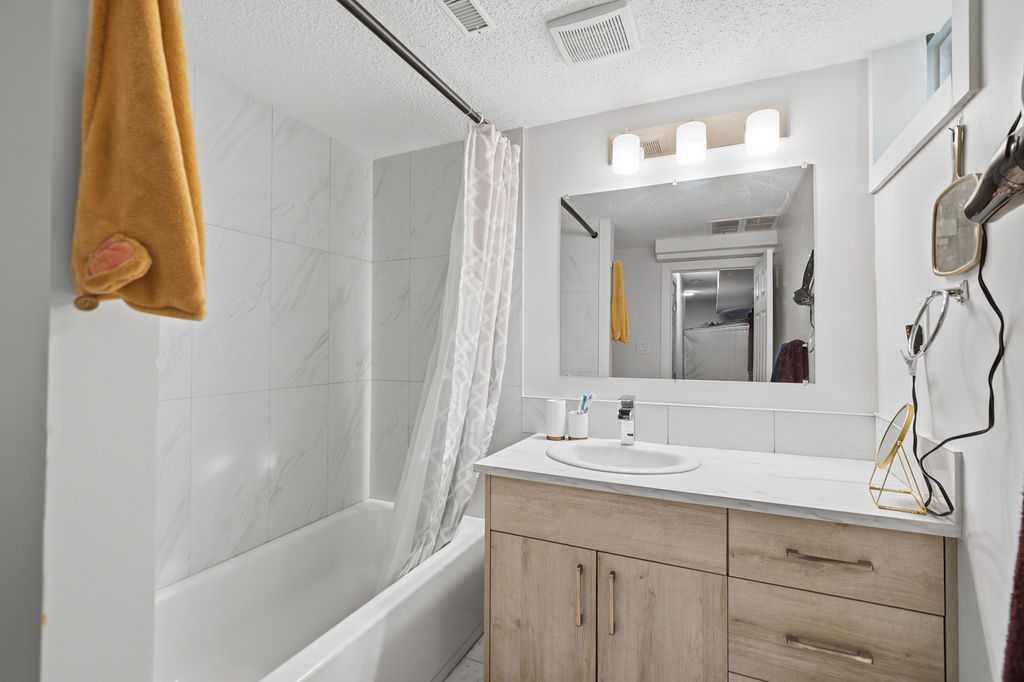 









2812


19

Street Northwest,
Calgary,




AB
T2M 3V8

