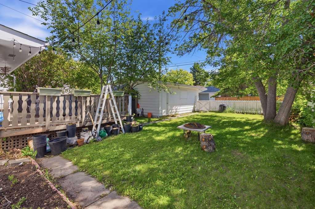 









2812


19

Street Northwest,
Calgary,




AB
T2M 3V8

