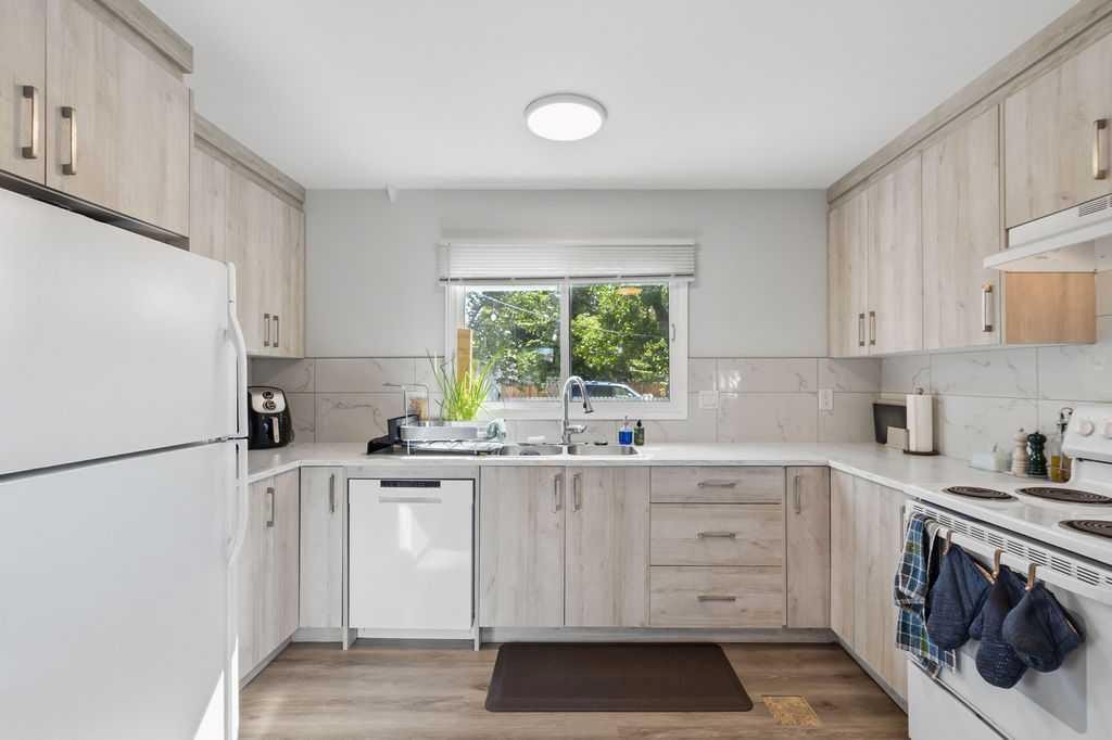 









2812


19

Street Northwest,
Calgary,




AB
T2M 3V8

