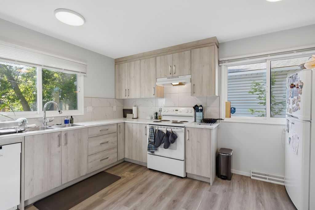 









2812


19

Street Northwest,
Calgary,




AB
T2M 3V8

