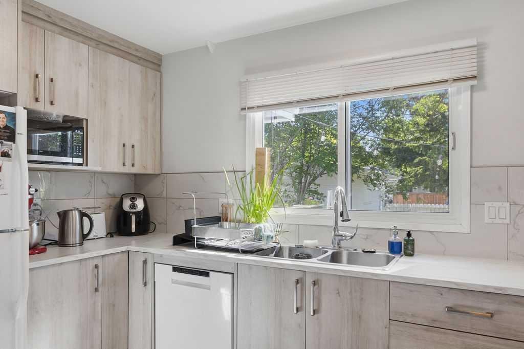 









2812


19

Street Northwest,
Calgary,




AB
T2M 3V8

