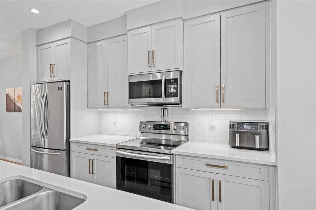 









3304


2

Street Northeast,
Calgary,




AB
T2E 3H3

