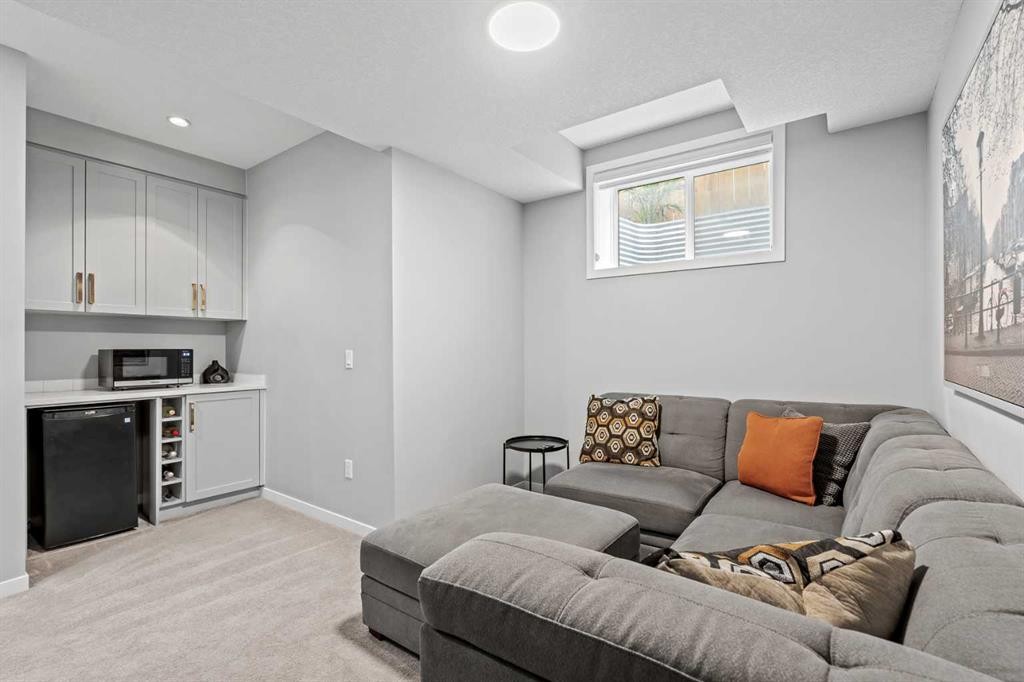 









3304


2

Street Northeast,
Calgary,




AB
T2E 3H3

