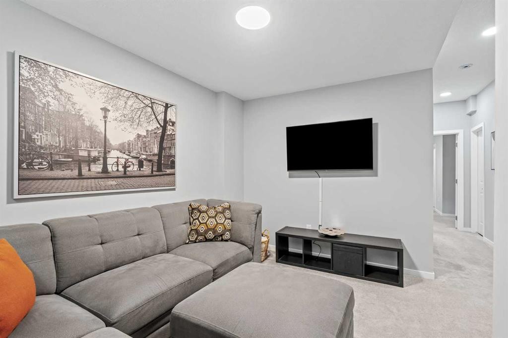 









3304


2

Street Northeast,
Calgary,




AB
T2E 3H3

