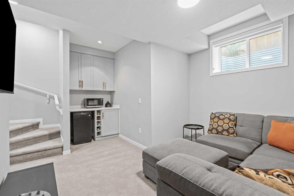 









3304


2

Street Northeast,
Calgary,




AB
T2E 3H3

