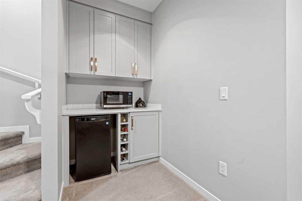









3304


2

Street Northeast,
Calgary,




AB
T2E 3H3

