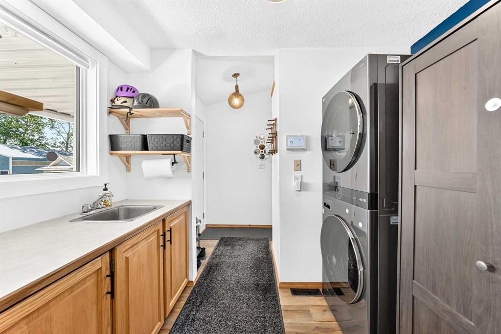 









112173


2253

Drive East,
Rural Foothills County,




AB
T1S 4V5

