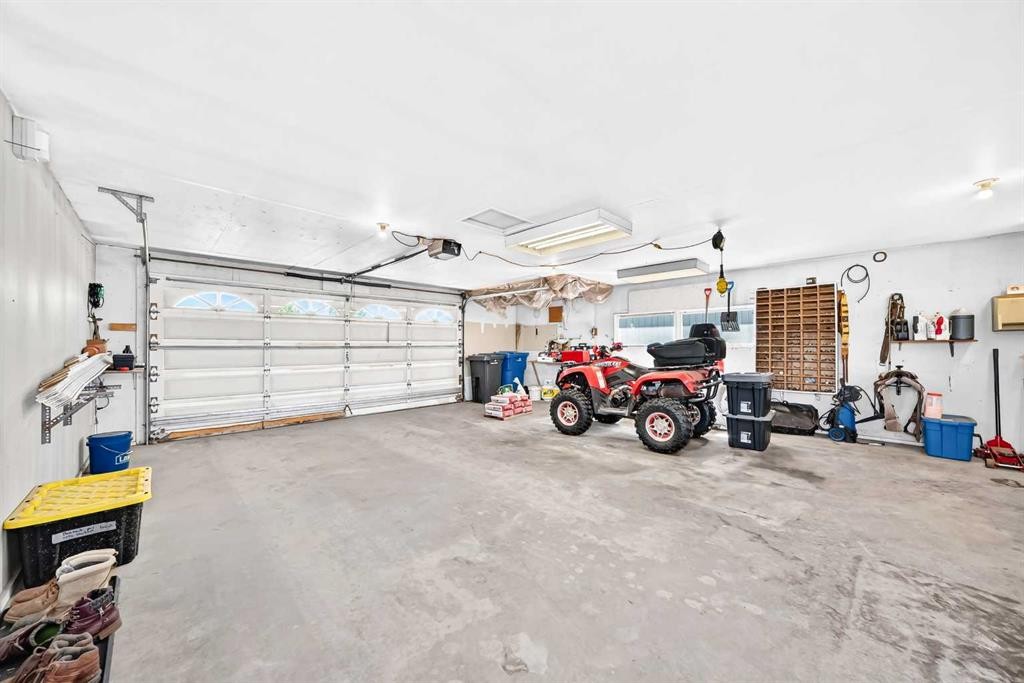 









112173


2253

Drive East,
Rural Foothills County,




AB
T1S 4V5


