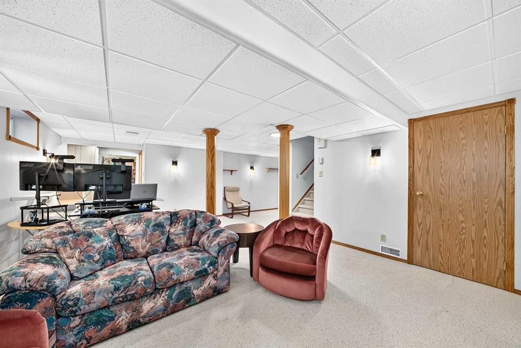 









112173


2253

Drive East,
Rural Foothills County,




AB
T1S 4V5

