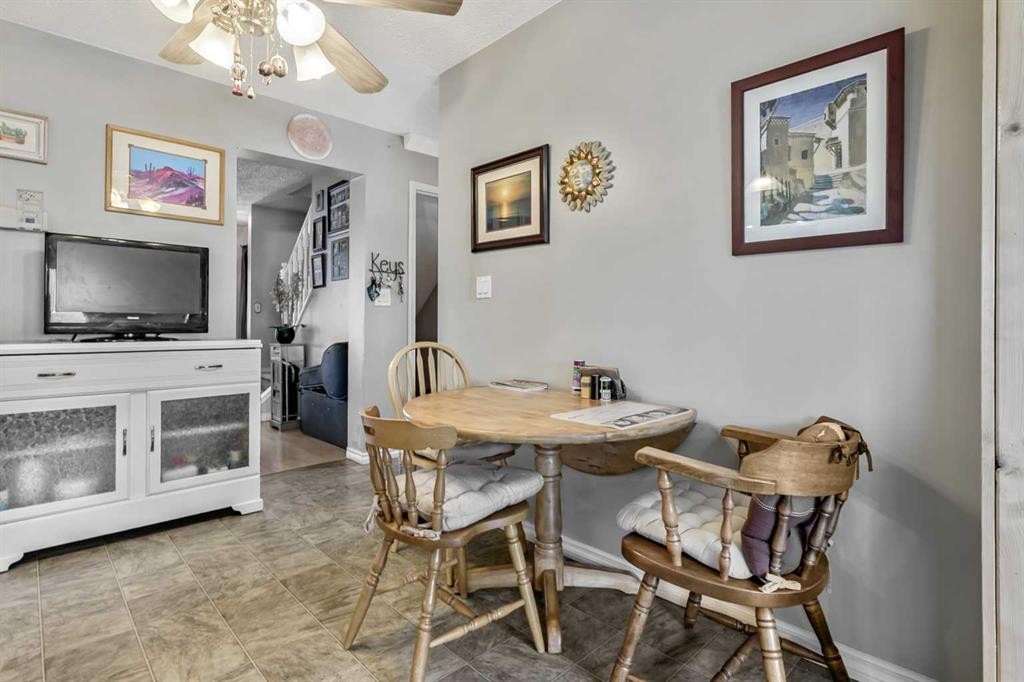 









216 B


Royal

Avenue,
Diamond Valley,




AB
T0L 2A0

