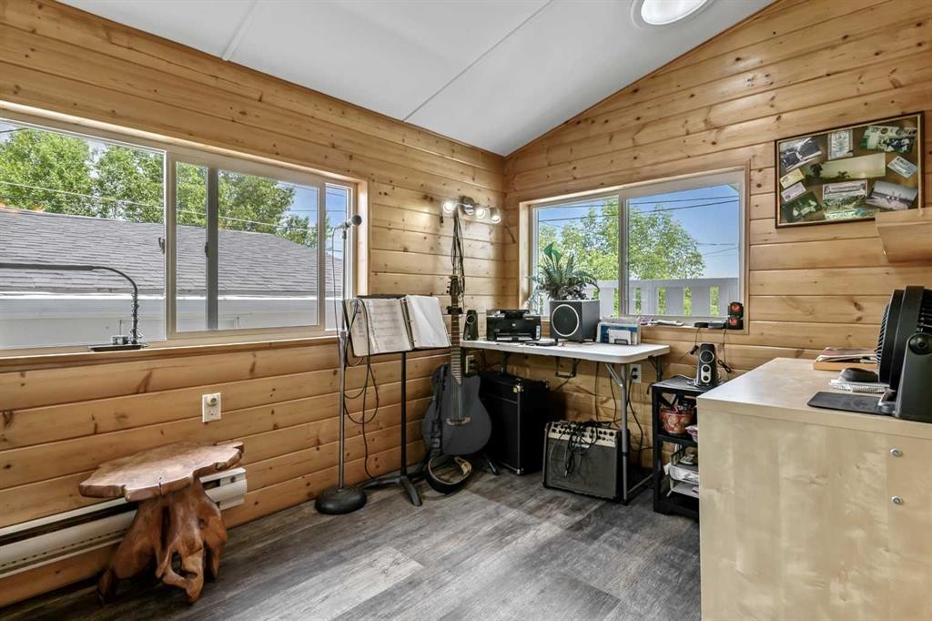 









216 B


Royal

Avenue,
Diamond Valley,




AB
T0L 2A0

